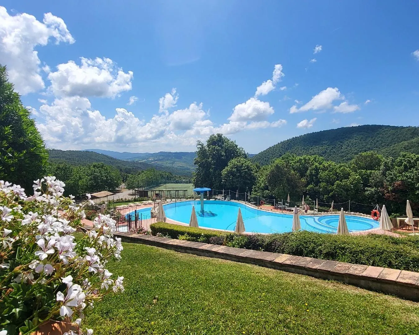 Resort Le Tegole Riparbella Hotel apartamentowy